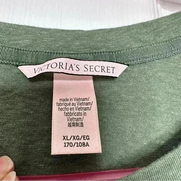 Victoria’s Secret T-Shirt Front Pocket Green / White Embroidery Size Extra Large - Picture 6 of 16